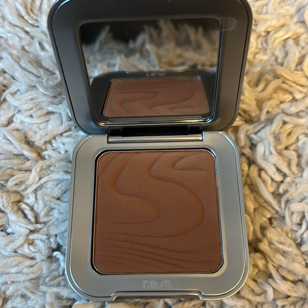 NEW R.E.M. Beauty Highlighter Topper In blazed, 0.28oz - Picture 3 of 3
